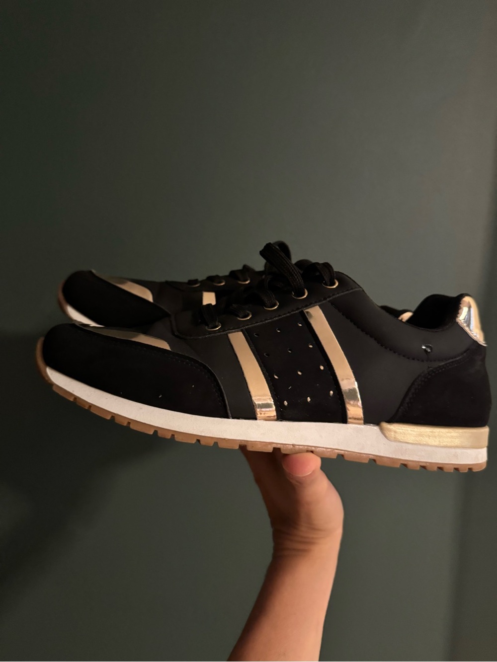 Women’s Black & Gold Casual Sneakers - Sleek Low-Top Runner